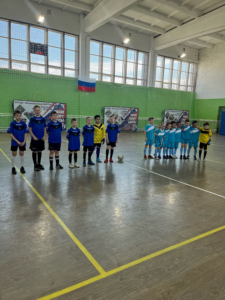 Юные спортсмены Ломоносовского района приняли участие в первенстве по футболу