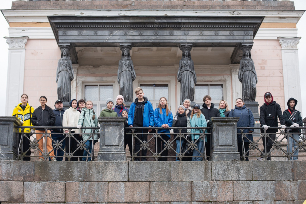 Активисты Низинского сельского поселения присоединились к акции «Всероссийский день заботы о памятниках истории и культуры»