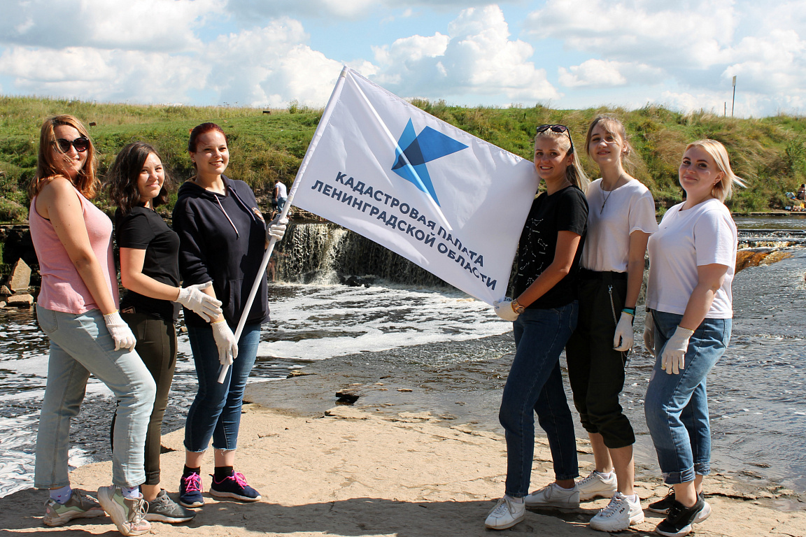 Кадастровая палата Ленинградской области провела акцию по уборке Тосненского водопада