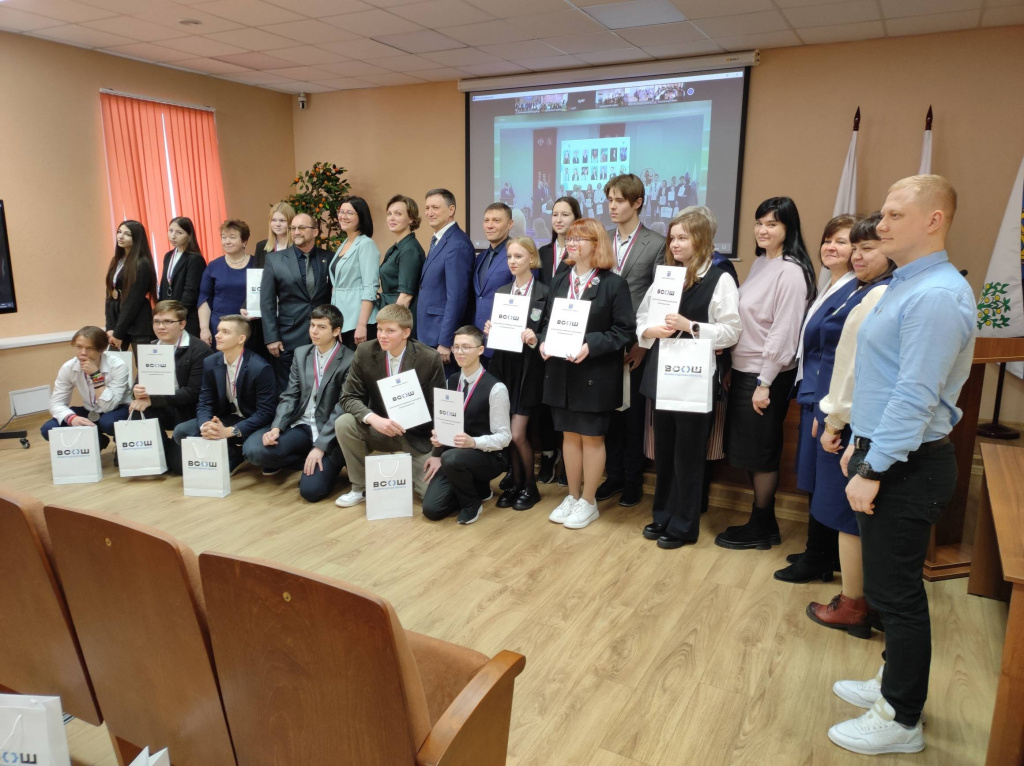 В администрации Ломоносовского района прошло чествование участников Всероссийской олимпиады школьников