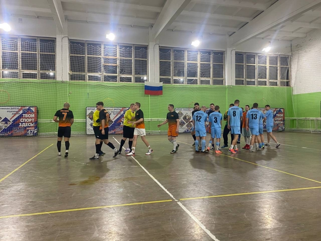 На футбольной арене Ломоносовской спортивной школы открыли Кубок района по футзалу среди мужчин