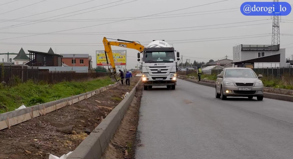 На дороге от Аннино к Разбегаево продолжается строительство тротуаров