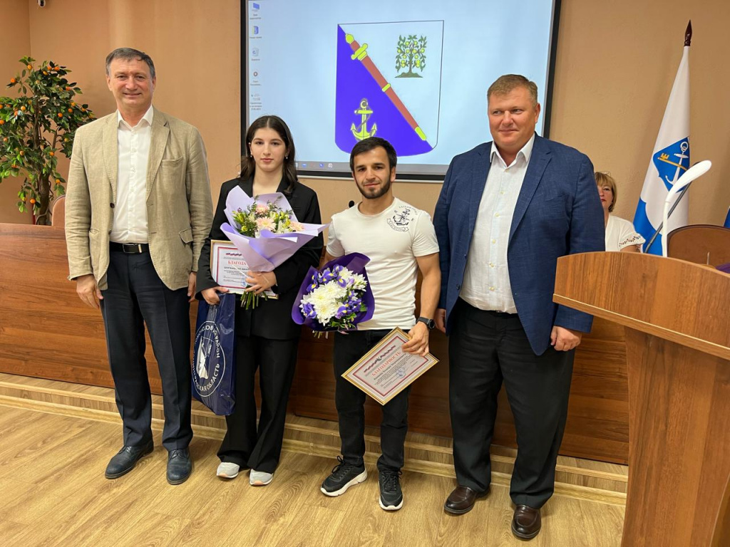 Воспитанницу Ломоносовской спортивной школы наградили благодарностью за высокие достижения в спорте