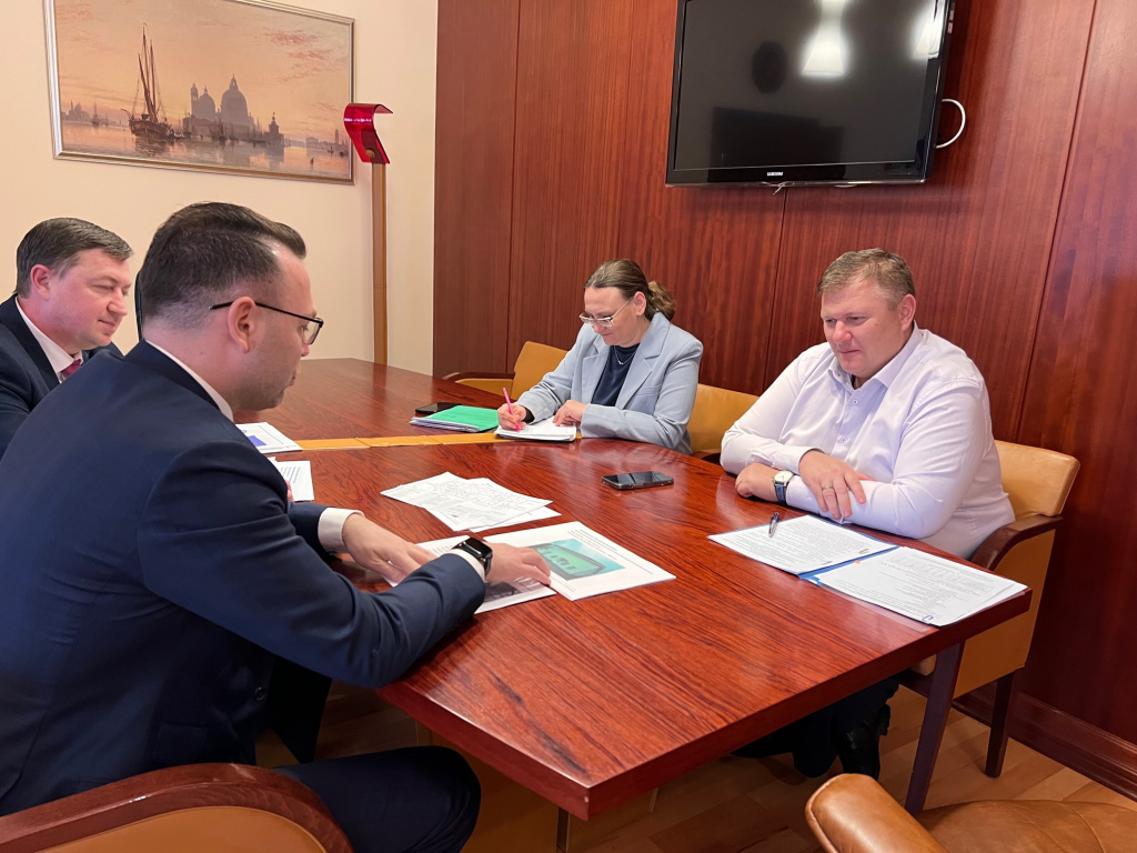 В администрации Ломоносовского района обсудили развитие сферы здравоохранения