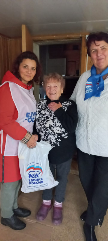 «Пока мы вместе, мы сильны»: партия «Единая Россия» поздравила жителей Кипенского поселения с Днём пожилого человека