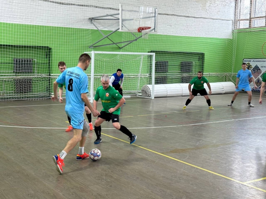 В Ломоносовском районе прошёл ещё один игровой день чемпионата по футзалу среди мужчин