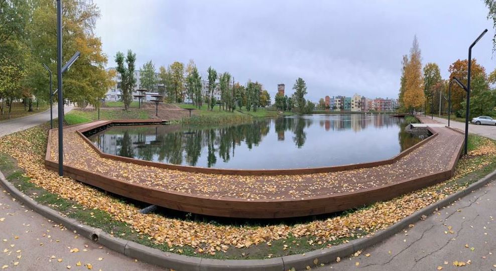 В Ломоносовском районе благоустраивают парки и скверы