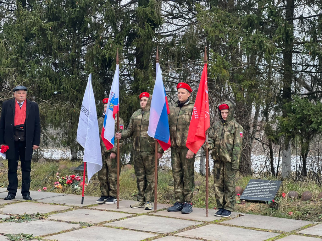 В урочище Порожки Оржицкого поселения прошла церемония захоронения останков красноармейцев