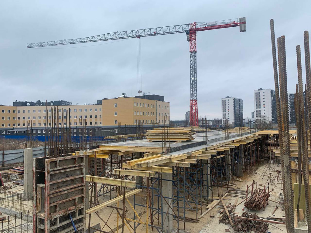 В Новоселье продолжается строительство школы на 825 мест