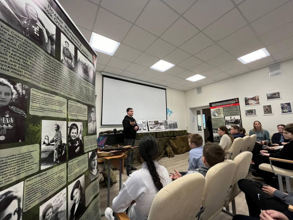 Для учеников Большеижорской школы провели интерактивную лекцию «Герои Зимней войны»