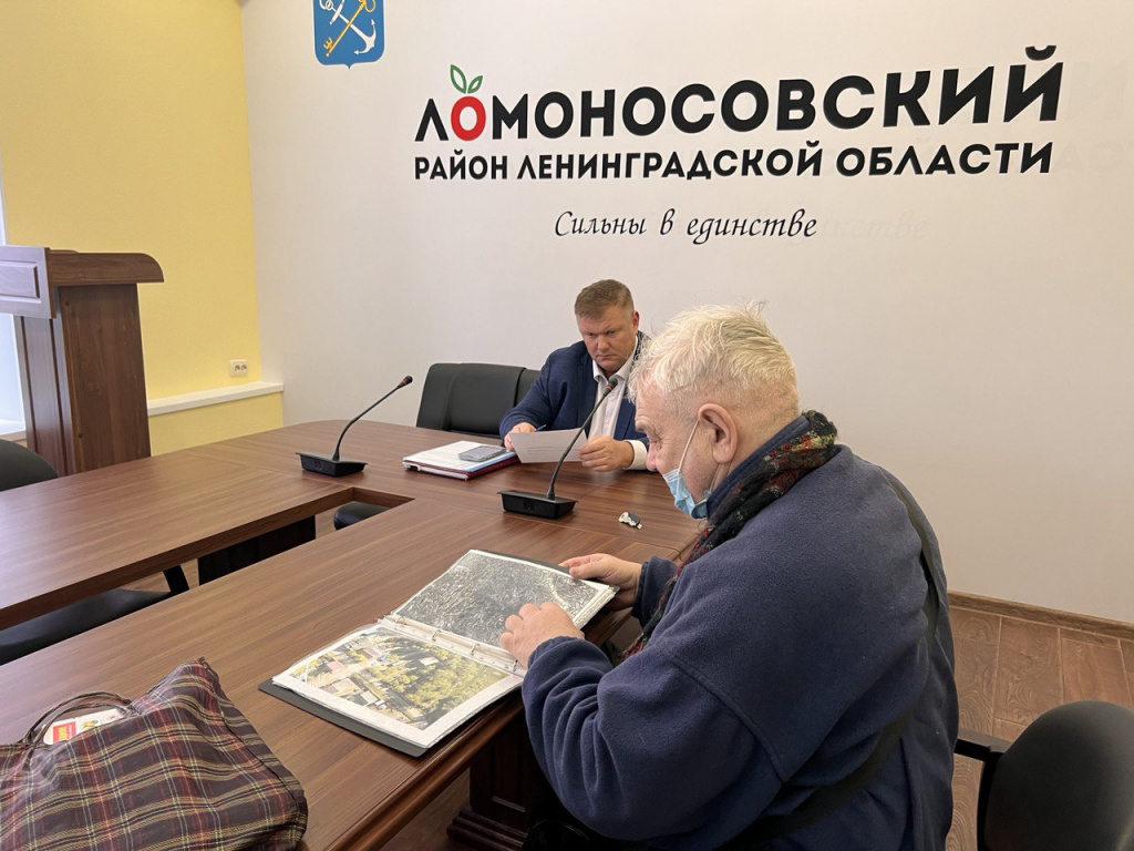 Глава администрации провёл приём жителей Ломоносовского района. 