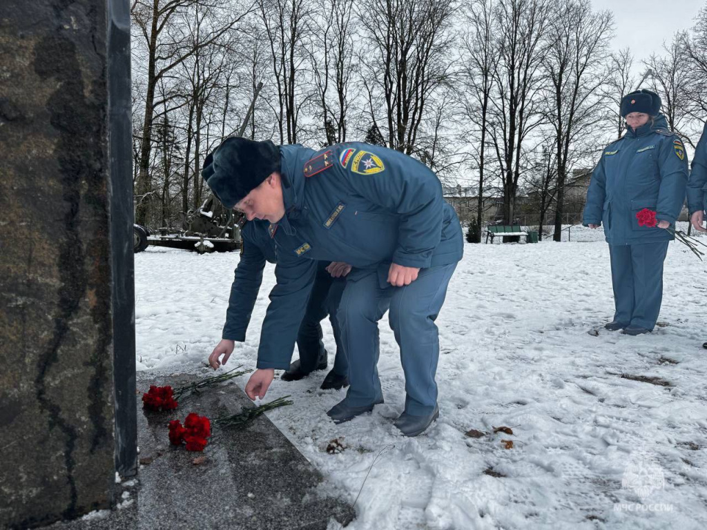 В Ломоносовском районе почтили память советского генерала Дмитрия Михайлика