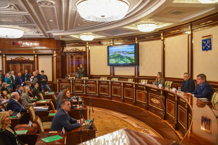 В доме правительства Ленинградской области обсудили планы по строительству глиноземного завода в Ломоносовском районе
