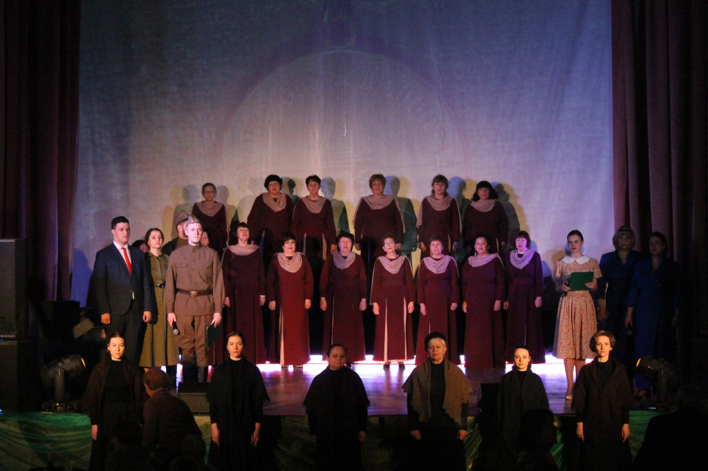 Команда Ломоносовского районного Дворца культуры провела концерт для представителей ветеранских организаций, тружеников тыла, детей блокады и войны