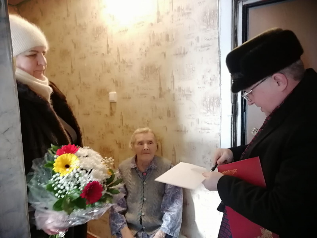 Почётную жительницу Кипенского поселения поздравили с 90-летием