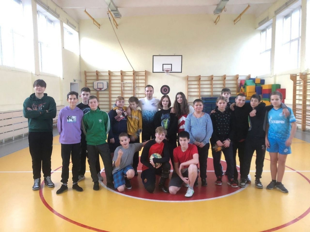 Юношеская команда ФК «Низино» провела футбольный мастер-класс для детей с ограниченными возможностями