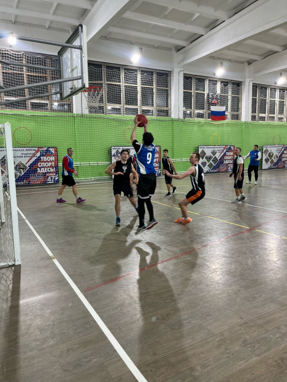 Стартовала финальная неделя чемпионата Ломоносовского района по баскетболу среди мужчин