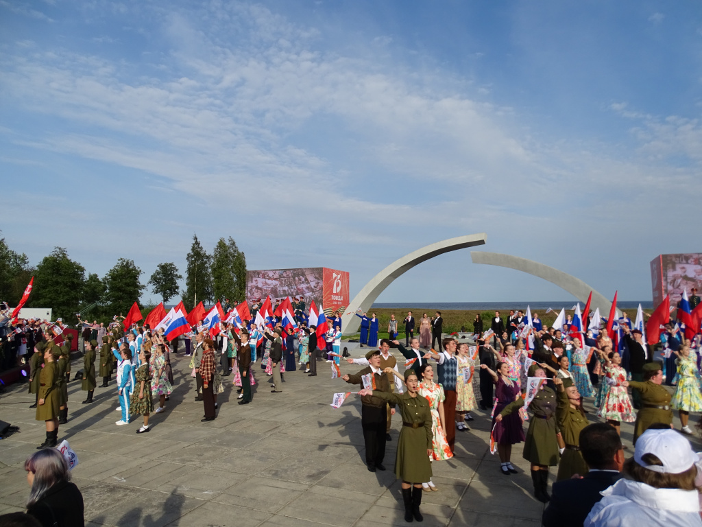 Эстафета Вечного огня "Дорога жизни" и большой концерт в честь 75-летия со Дня Победы прошли во Всеволжском районе
