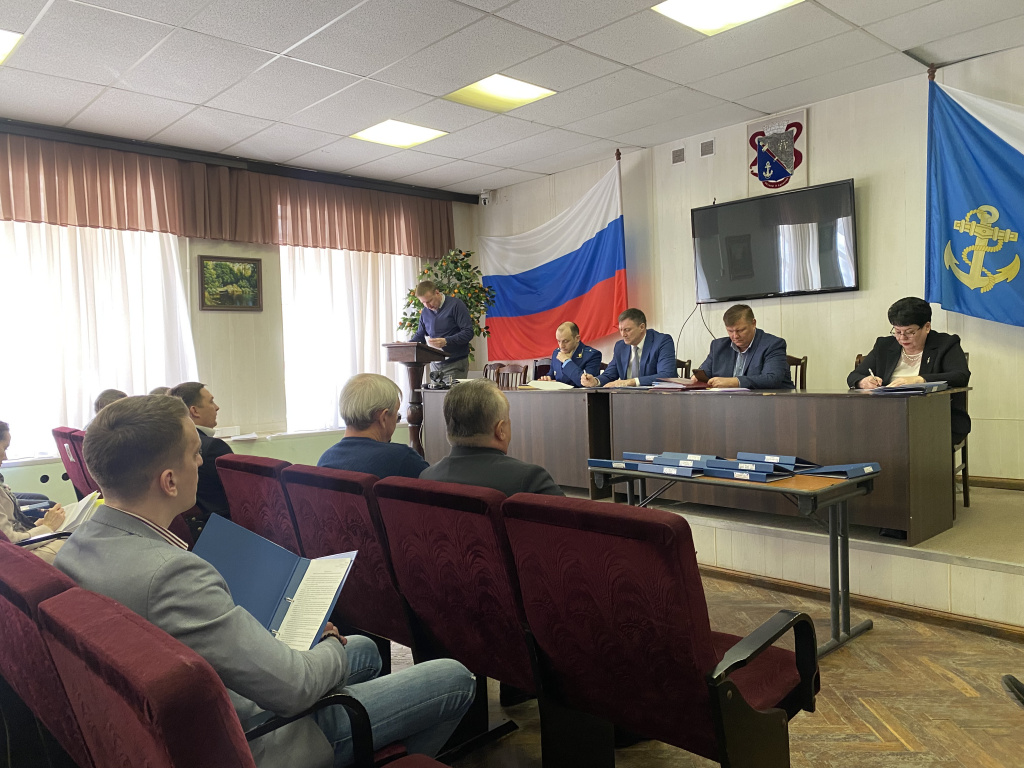 В Ломоносовском районе состоялся совет депутатов