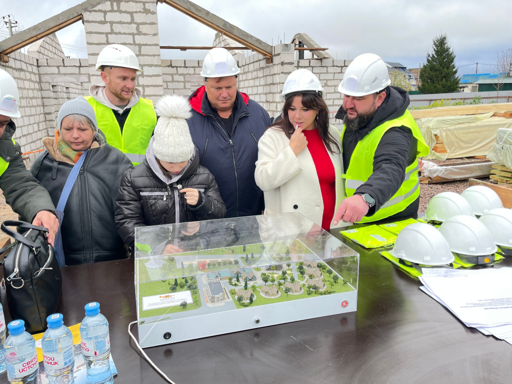  В Яльгелево начали возводить экокомплекс «Поле», где будут жить и проходить реабилитацию люди с ограниченными возможностями.