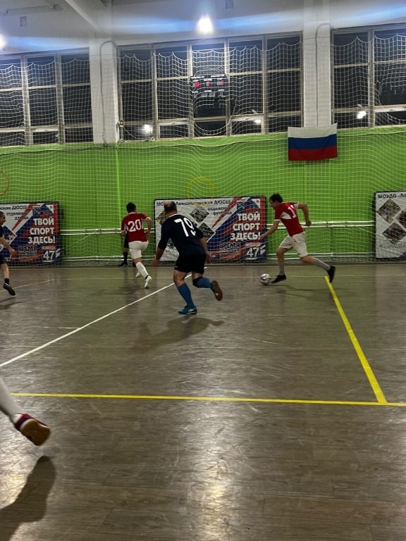 Спортсмены Ломоносовского района продолжают борьбу за выход в плей-офф открытого кубка по футзалу