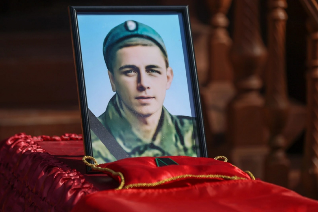 Глава администрации Ломоносовского района Алексей Кондрашов выразил соболезнования в связи с гибелью Евгения Митина, который погиб в ходе специальной военной операции.