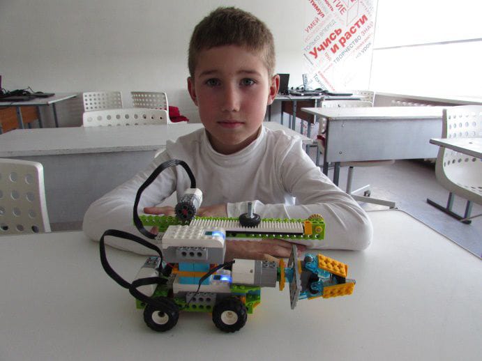 Нацпроекты: ученики IT-кубов сконструировали роботов для межрегионального конкурса 