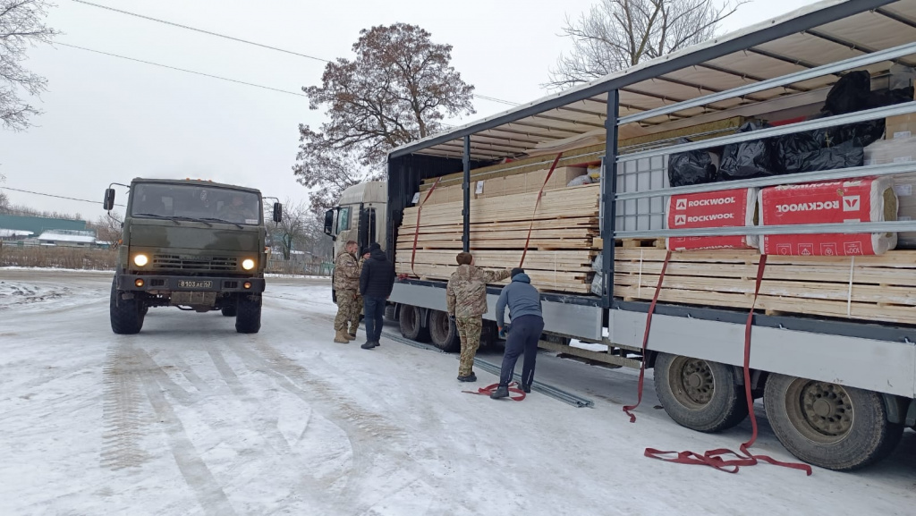 Ломоносовский район передал гуманитарную помощь бойцам спецоперации