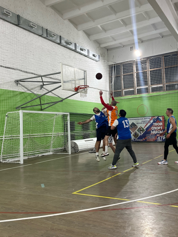 В Ломоносовском районе стартовал чемпионат по баскетболу среди мужчин 