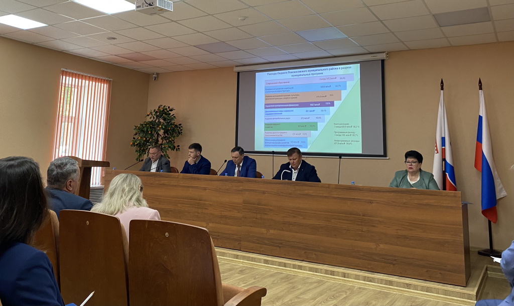 В администрации Ломоносовского района обсудили расходы в бюджете за прошлый год