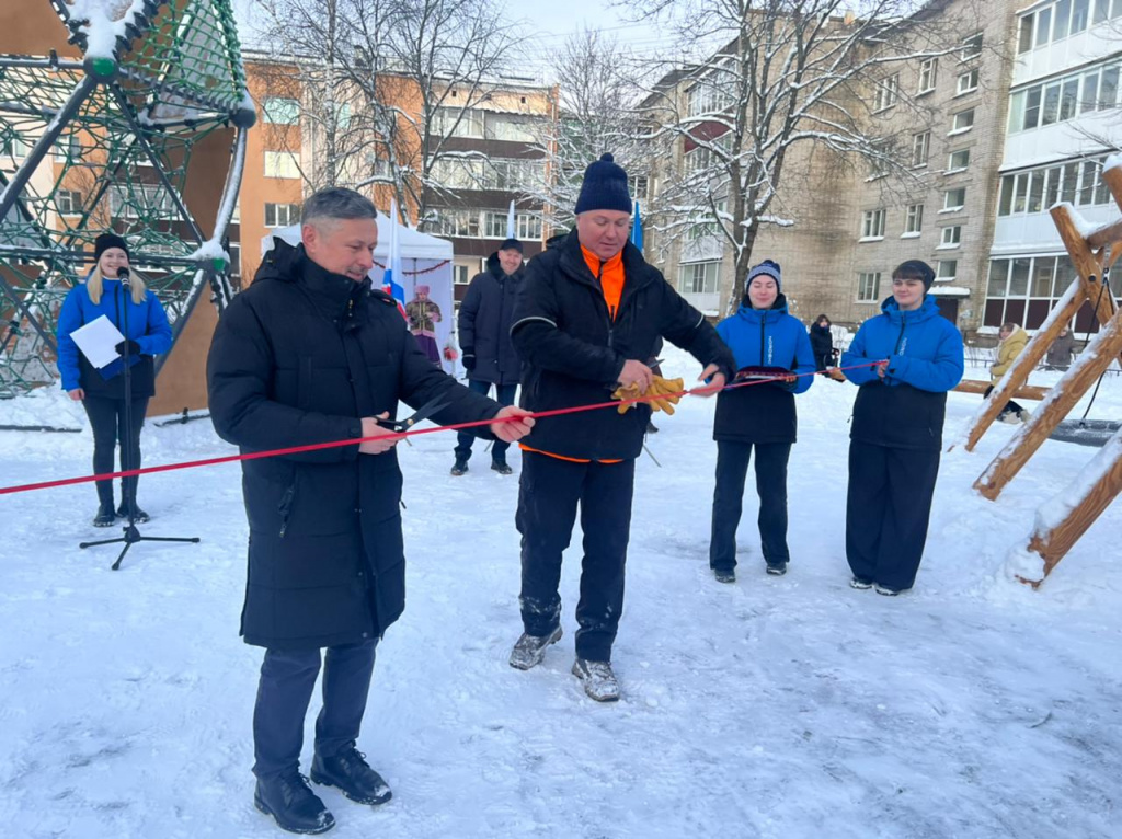 «Все лучшее – детям»: в Ломоносовском районе открыли новые детские площадки