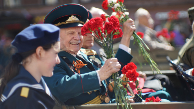 Городские власти Петербурга выделили более 1,4 миллиарда рублей для выплат ветеранам