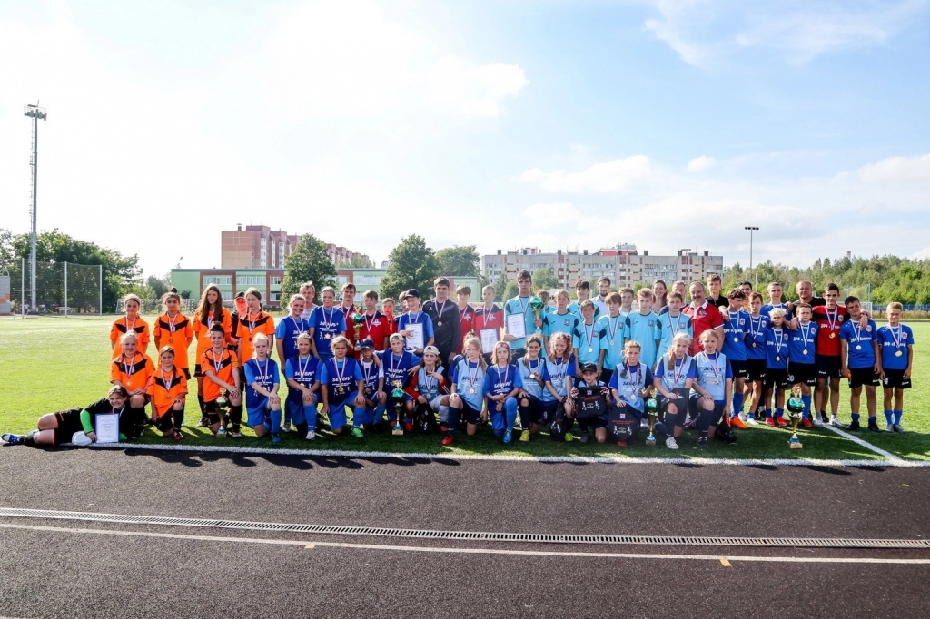 Ломоносовский район стал призёром в турнире среди девочек Всероссийского фестиваля дворового футбола