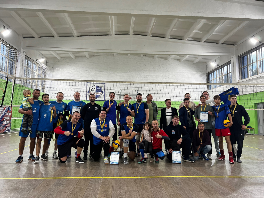 В Ломоносовском районе прошел турнир по волейболу в память о спортсмене и учителе Анатолии Басове