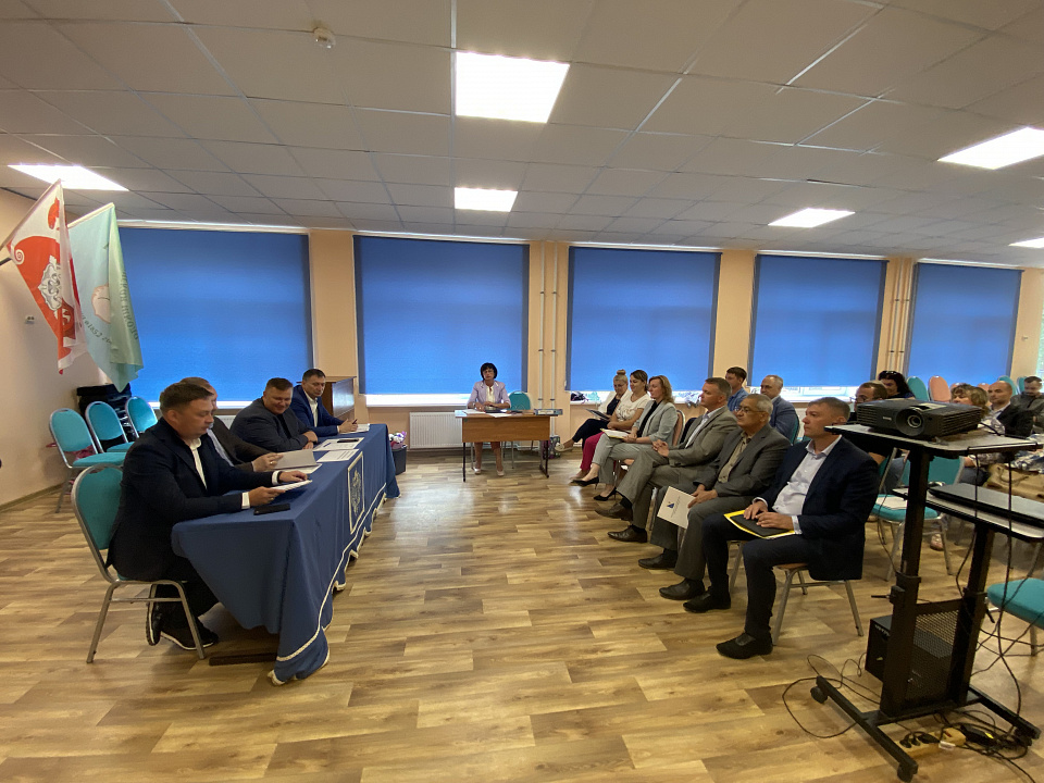 Главы администраций поселений Ломоносовского района посетили с рабочим визитом Ропшу 