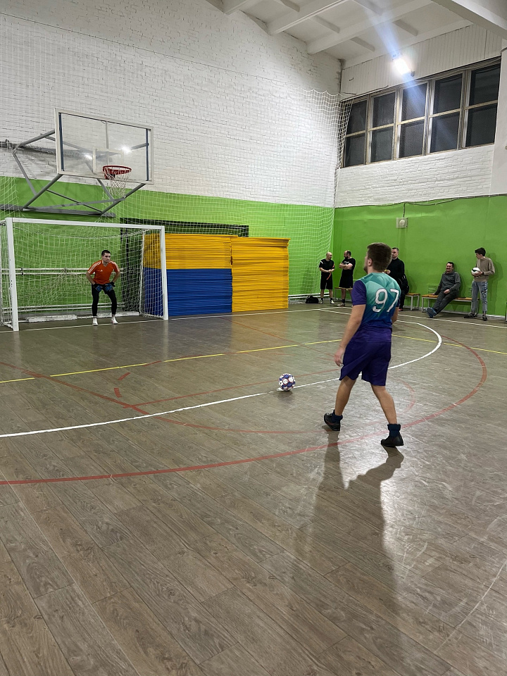 В стенах Ломоносовской спортивной школы состоялись финальные матчи «серебряного» плей-офф открытого кубка района по футзалу