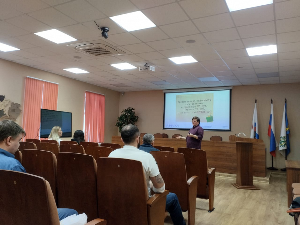 Начинающие предприниматели Ломоносовского района закончили курс «Азбука предпринимателя»