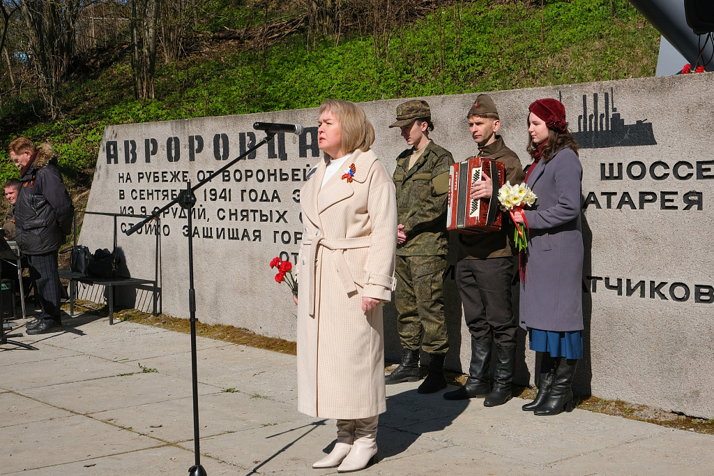 Ломоносовцы приняли участие в легкоатлетическом пробеге «Павшие умели побеждать – живые обязаны помнить!»