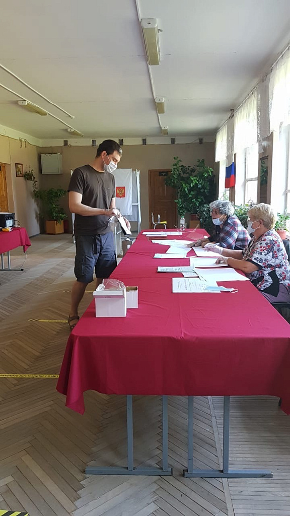 В Ломоносовском районе началось голосование по поправкам в Конституцию