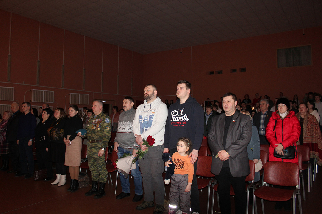 В КСК деревни Оржицы почтили память 6-й роты псковских десантников 