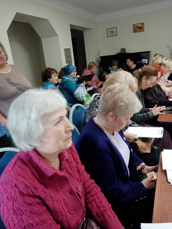 Ломоносовские волонтёры серебряного возраста посетили тренинг по социальному проектированию