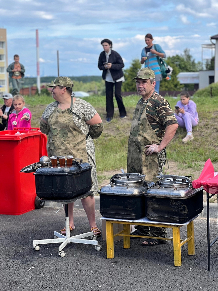 В Пениках творчески и спортивно отметили День России