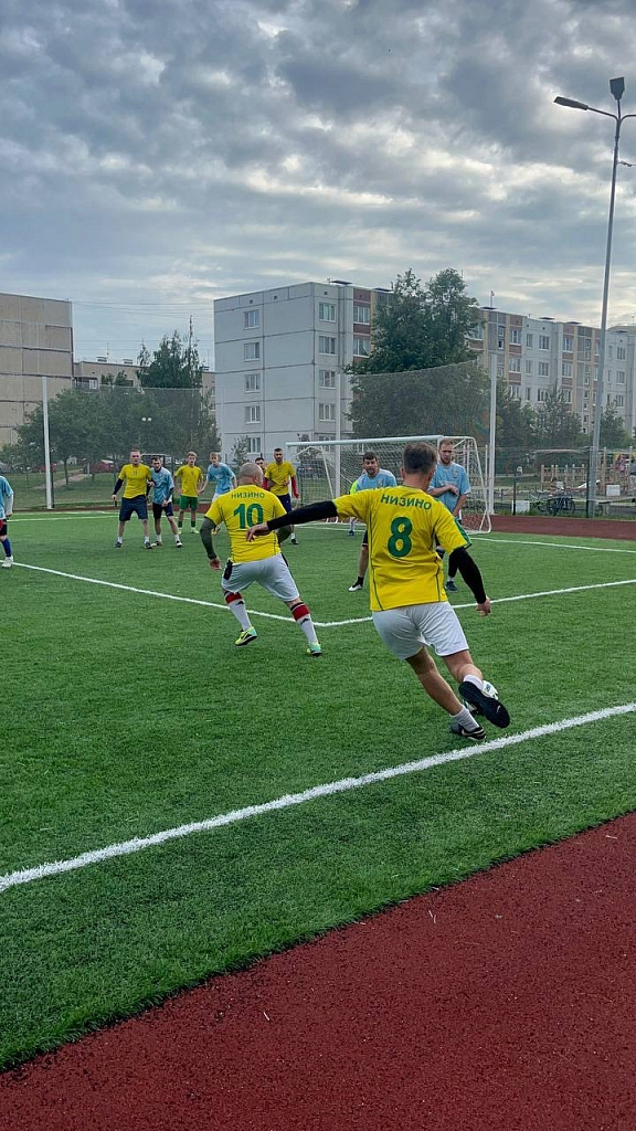 Команды Ломоносовского района продолжают бороться за звание лучших в чемпионате по футболу