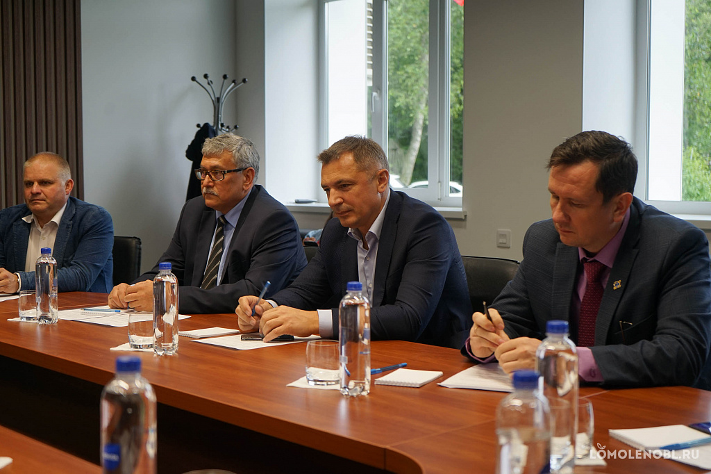 Олег Малащенко c рабочим визитом посетил Ломоносовский район