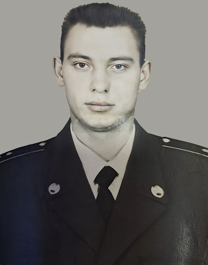 В Лопухинке простились с Анатолием Ивановым, погибшим при выполнении задач в ходе специальной военной операции.