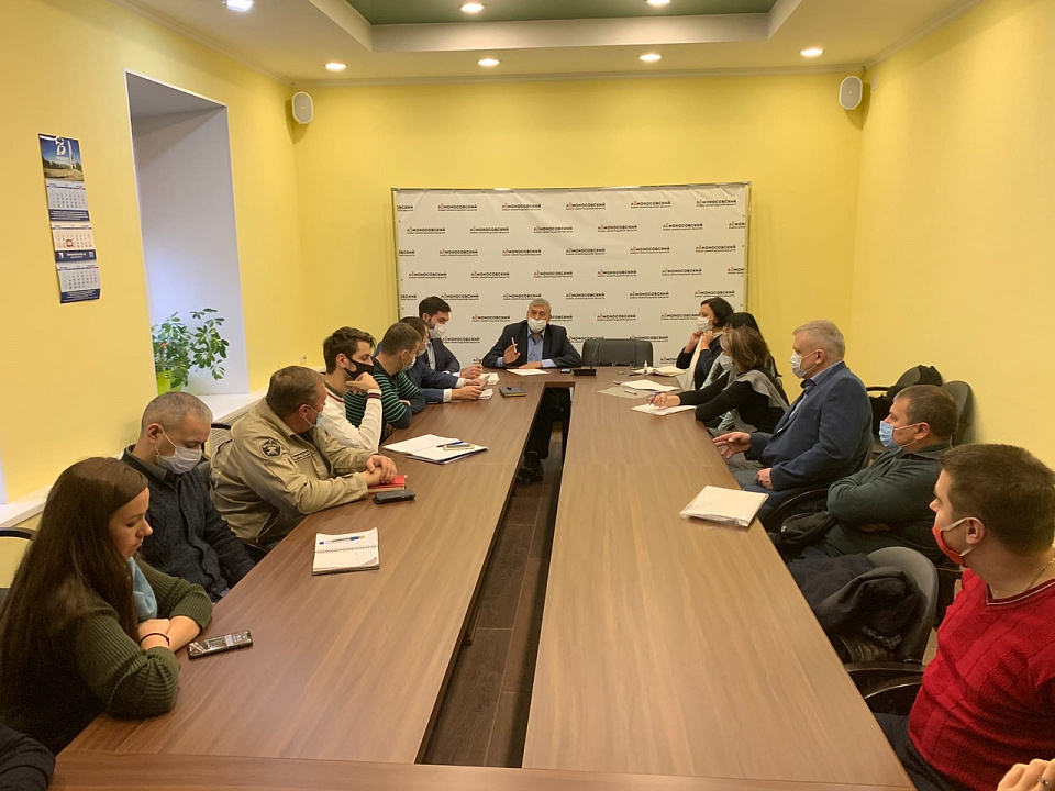 Сергей Годов провел встречу с подрядчиком по строительству школы в Новогорелово