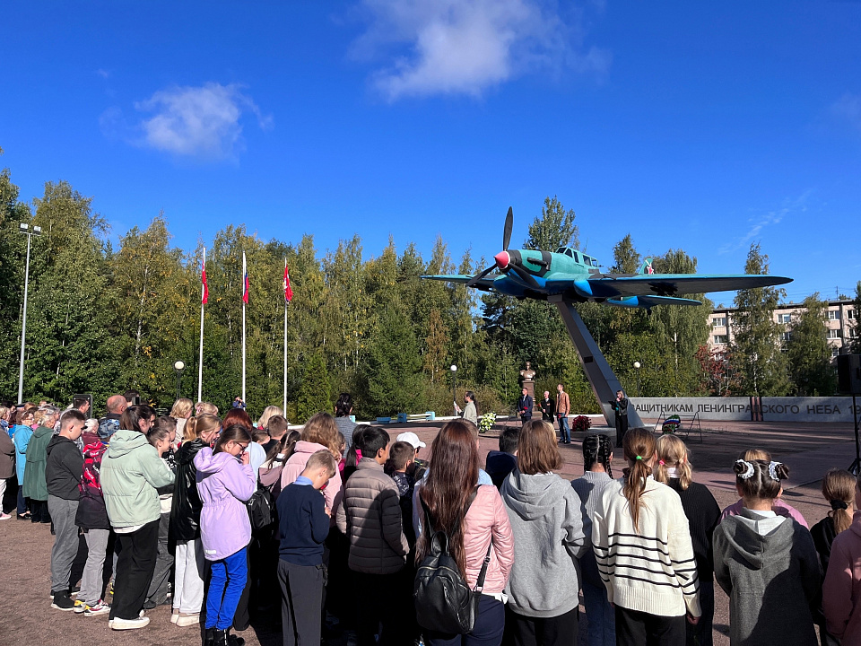 В посёлке Лебяжье состоялся митинг в честь 82-й годовщины со дня образования Ораниенбаумского плацдарма