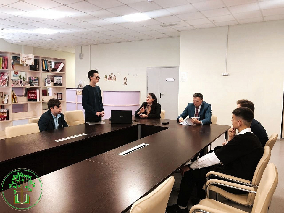 Глава Ломоносовского района встретился с учениками Новогореловской школы