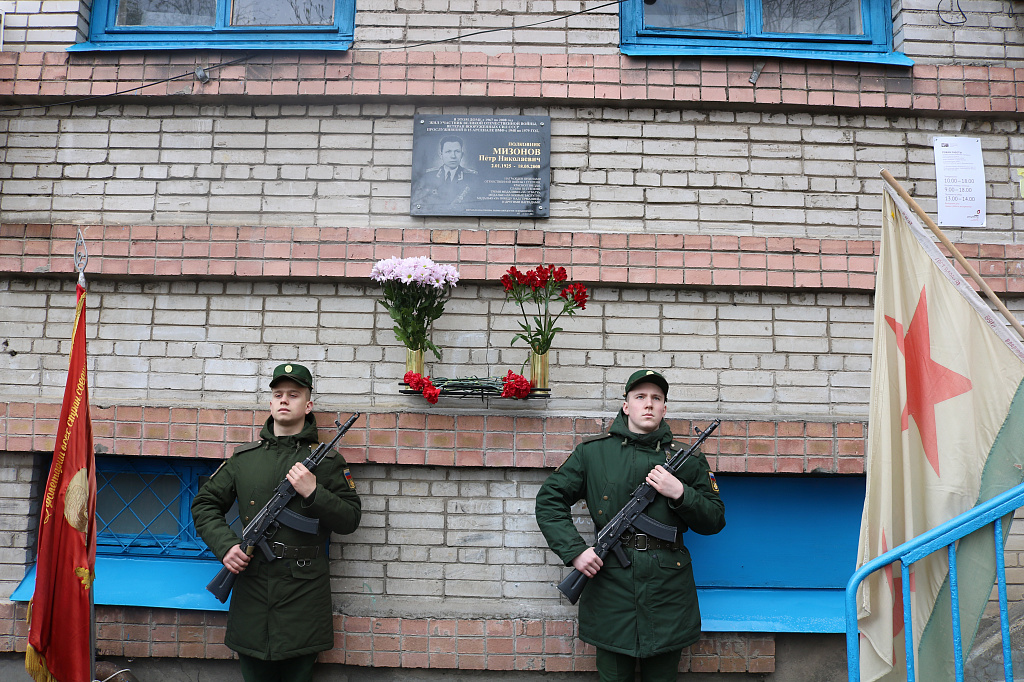 В Большой Ижоре открыли мемориал в честь ветерана вооруженных сил СССР Мизонова П.Н.