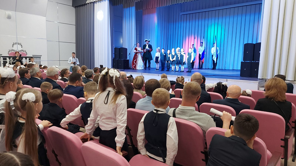 Губернатор Ленинградской области Александр Дрозденко сегодня в Ломоносовском районе открыл инженерно-технологическую школу